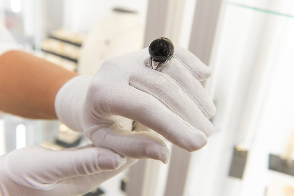 «КомЗол» в Екатеринбурге: люксовый ломбард дорогих вещей 2 «КомЗол» в Екатеринбурге: люксовый ломбард дорогих вещей 2