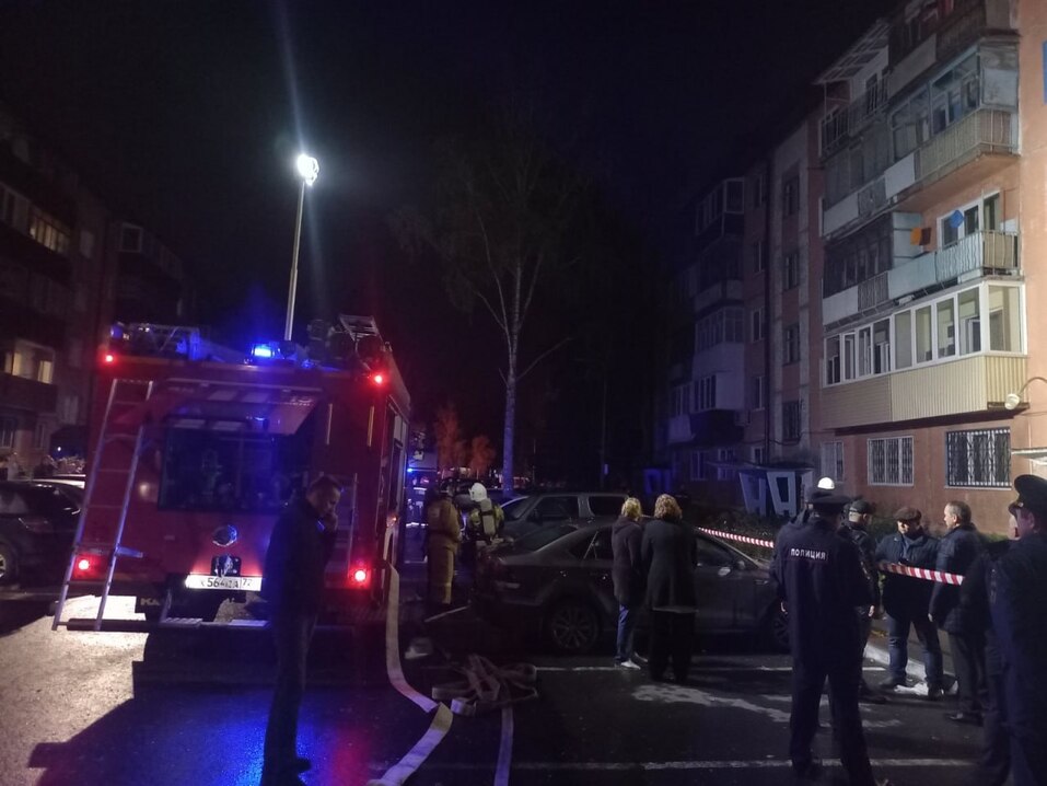 Газ взорвался в одной из квартир панельного пятиэтажного дома в центре Тюмени 2 Газ взорвался в одной из квартир панельного пятиэтажного дома в центре Тюмени 2