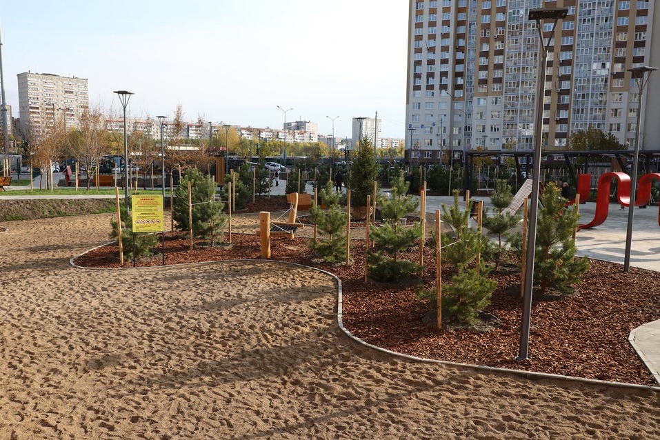 Галька с Урала, елка из Перми: в Тюмени открыли сквер за 100 млн рублей 4 Галька с Урала, елка из Перми: в Тюмени открыли сквер за 100 млн рублей 4