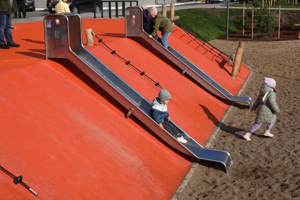 Галька с Урала, елка из Перми: в Тюмени открыли сквер за 100 млн рублей 5 Галька с Урала, елка из Перми: в Тюмени открыли сквер за 100 млн рублей 5