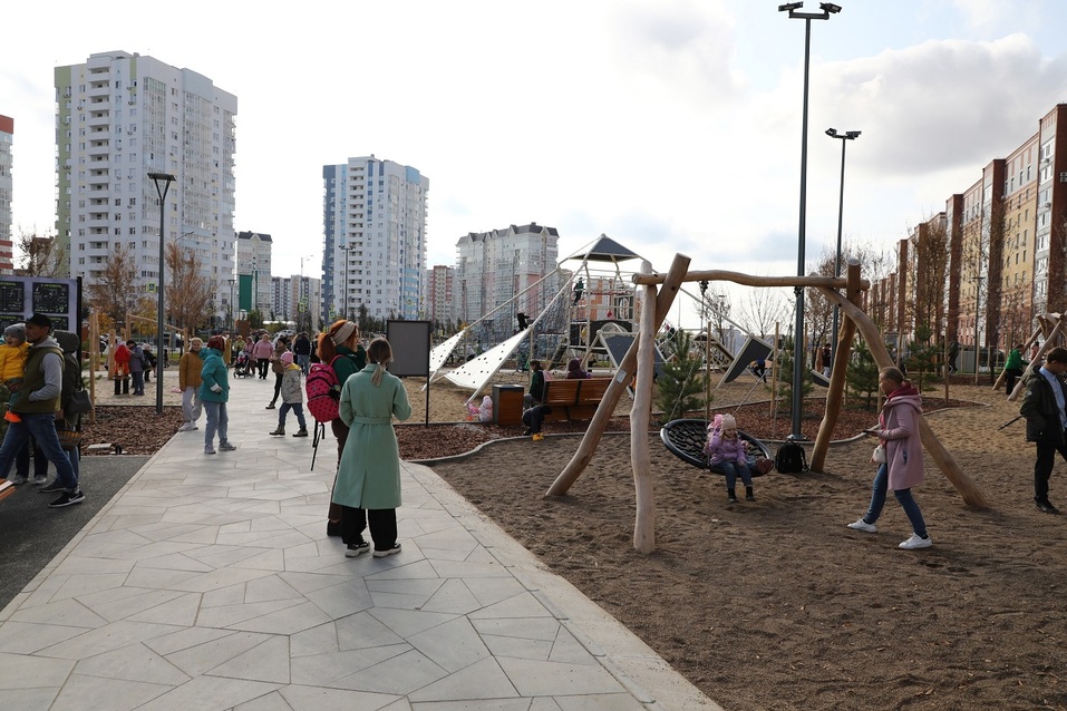 Галька с Урала, елка из Перми: в Тюмени открыли сквер за 100 млн рублей 8 Галька с Урала, елка из Перми: в Тюмени открыли сквер за 100 млн рублей 8