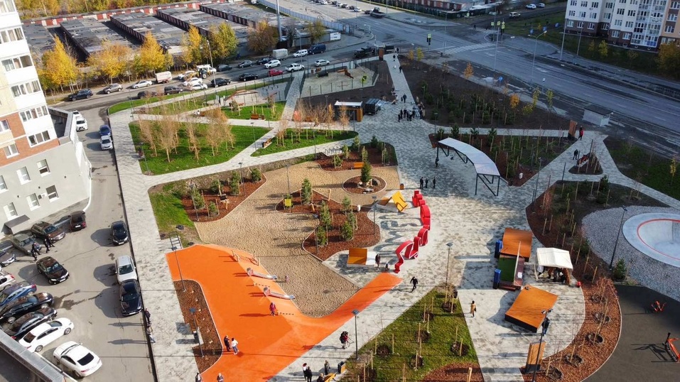 Галька с Урала, елка из Перми: в Тюмени открыли сквер за 100 млн рублей 12 Галька с Урала, елка из Перми: в Тюмени открыли сквер за 100 млн рублей 12