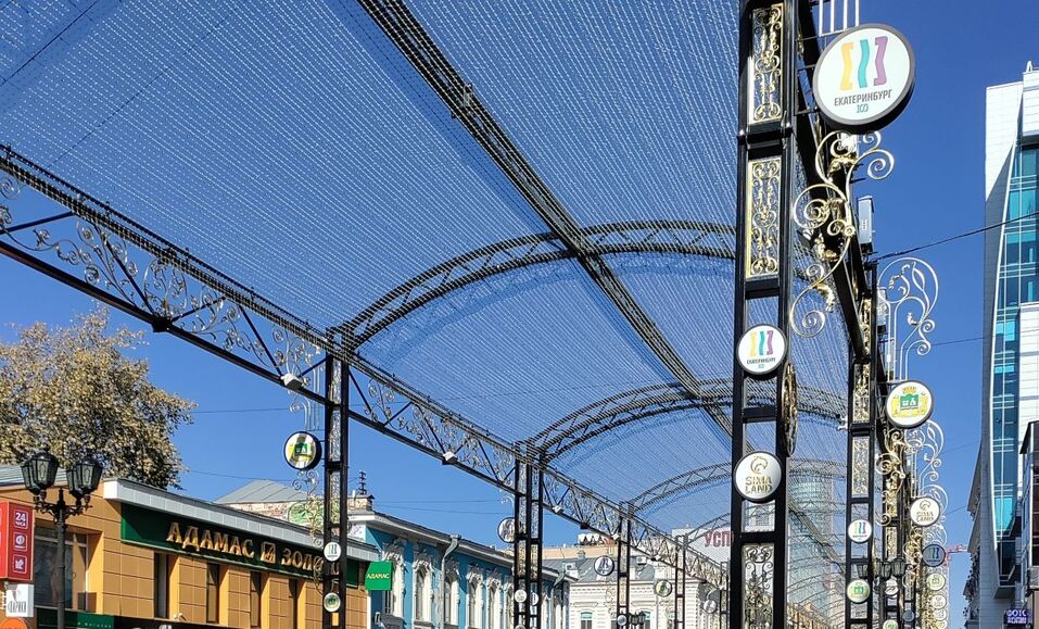 Екатеринбуржцы потребовали убрать с улицы Вайнера гигантского льва от «Сима-ленда» 2 Екатеринбуржцы потребовали убрать с улицы Вайнера гигантского льва от «Сима-ленда» 2