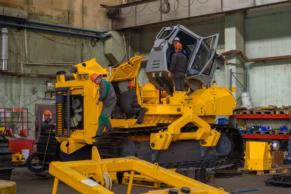 Евгений Горелый: «Начинаем выпускать армейские машины для разминирования»
2 Евгений Горелый: «Начинаем выпускать армейские машины для разминирования»
2