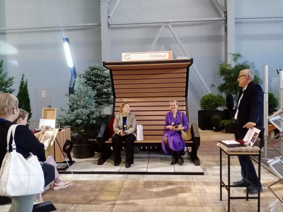 Они греют, шутят и светятся: когда на улицах появятся поумневшие уличные скамейки? 2 Они греют, шутят и светятся: когда на улицах появятся поумневшие уличные скамейки? 2