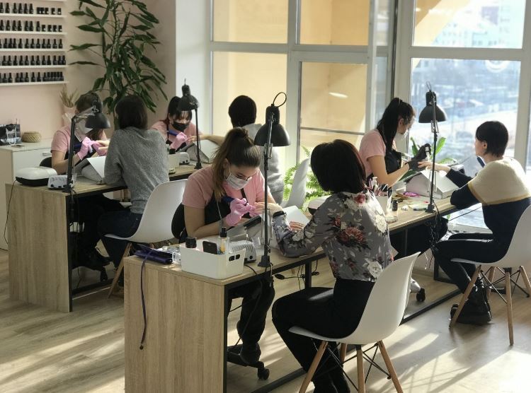 В Челябинске продаётся сеть маникюрных студий 1 В Челябинске продаётся сеть маникюрных студий 1