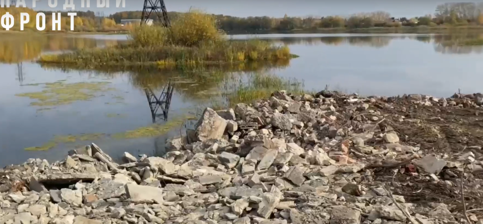 Пруд в Челябинске засыпали строительным мусором 1 Пруд в Челябинске засыпали строительным мусором 1