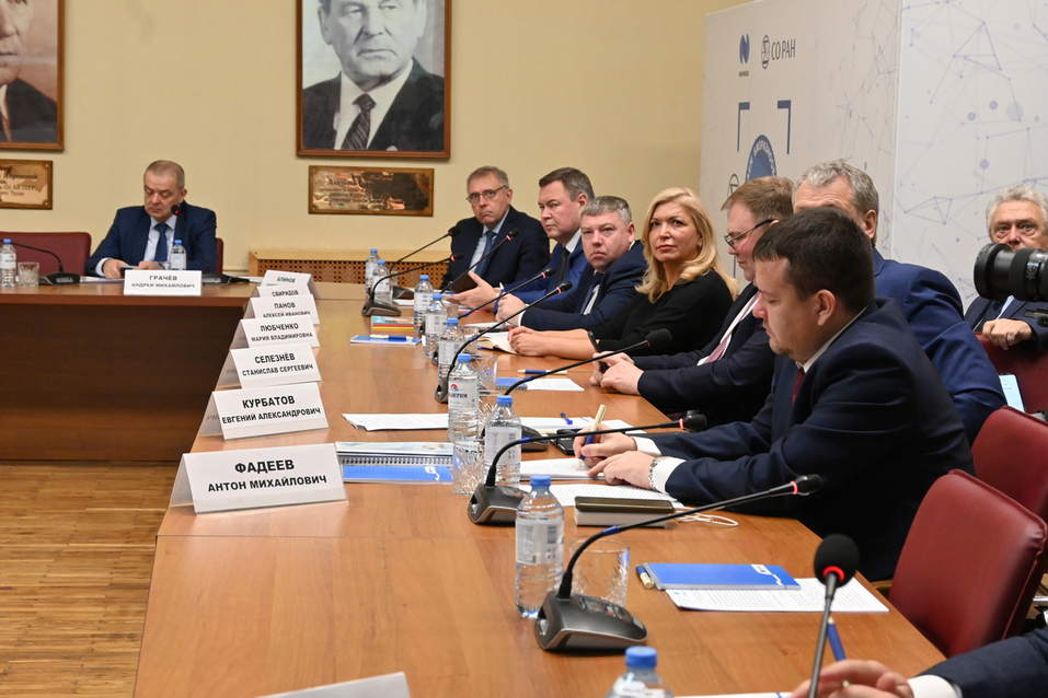 Сибирские ученые напишут Арктическую библию для российской промышленности
1 Сибирские ученые напишут Арктическую библию для российской промышленности
1