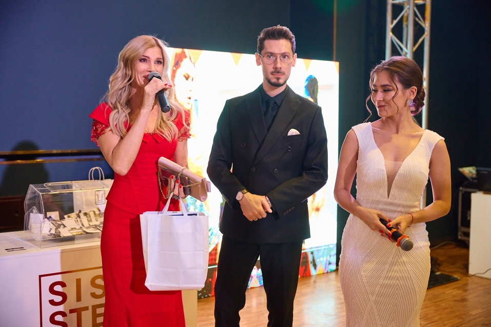 Шоколадный фонтан и розыгрыш подарков: тайны закулисья премии «Человек года» в Челябинске 18 Шоколадный фонтан и розыгрыш подарков: тайны закулисья премии «Человек года» в Челябинске 18