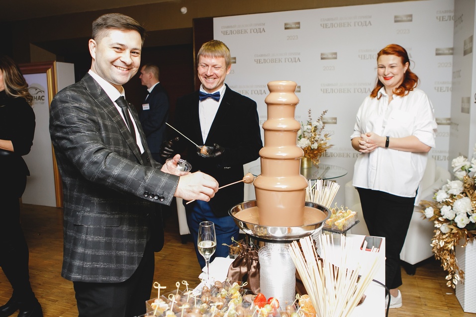 Шоколадный фонтан и розыгрыш подарков: тайны закулисья премии «Человек года» в Челябинске 12