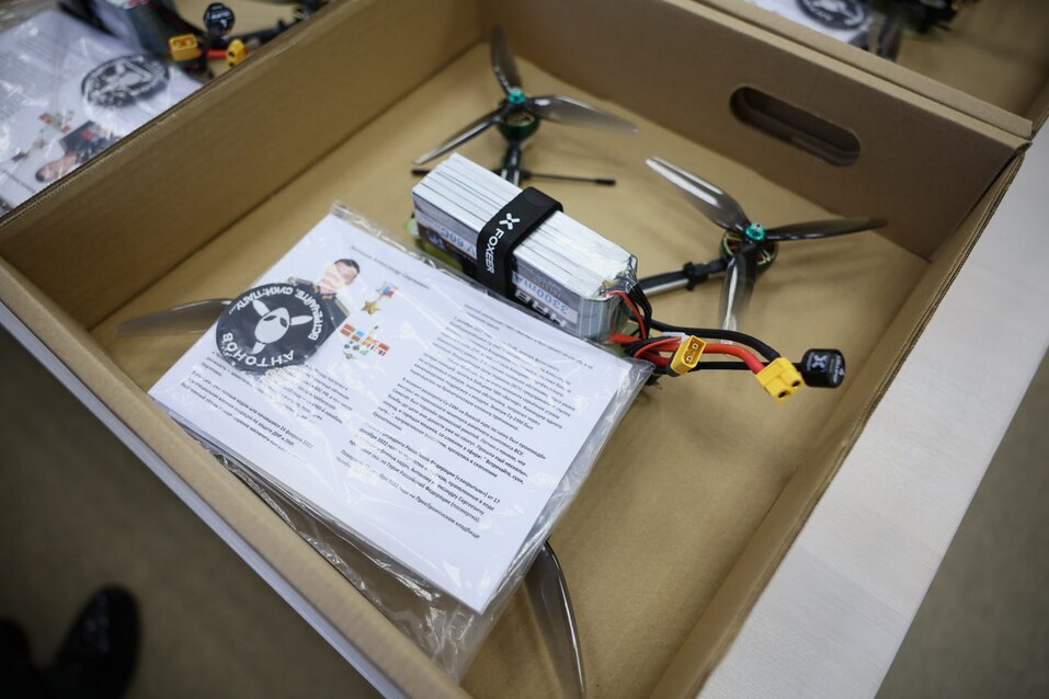 Алексей Текслер отправил на фронт новые челябинские дроны. Фото 3 Алексей Текслер отправил на фронт новые челябинские дроны. Фото 3