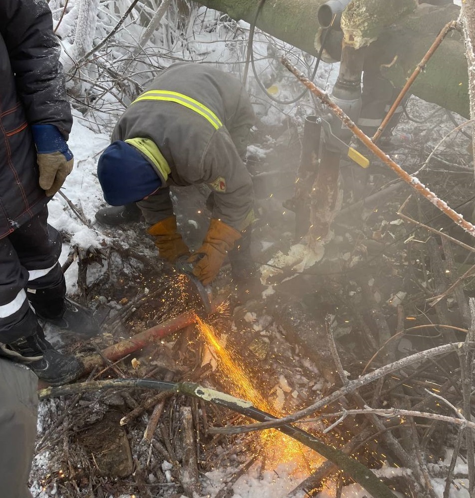 Дороги перекрыты: улицы Челябинска залило водой 1 Дороги перекрыты: улицы Челябинска залило водой 1