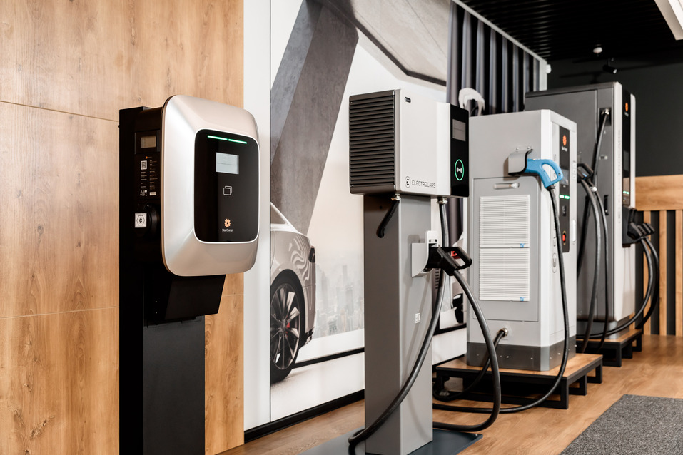 «Нужно больше зарядных станций, чтобы владельцы электромобилей не были заперты в городе»
4 «Нужно больше зарядных станций, чтобы владельцы электромобилей не были заперты в городе»
4