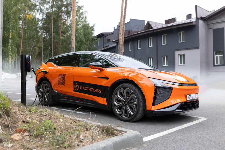 «Нужно больше зарядных станций, чтобы владельцы электромобилей не были заперты в городе»
10 «Нужно больше зарядных станций, чтобы владельцы электромобилей не были заперты в городе»
10