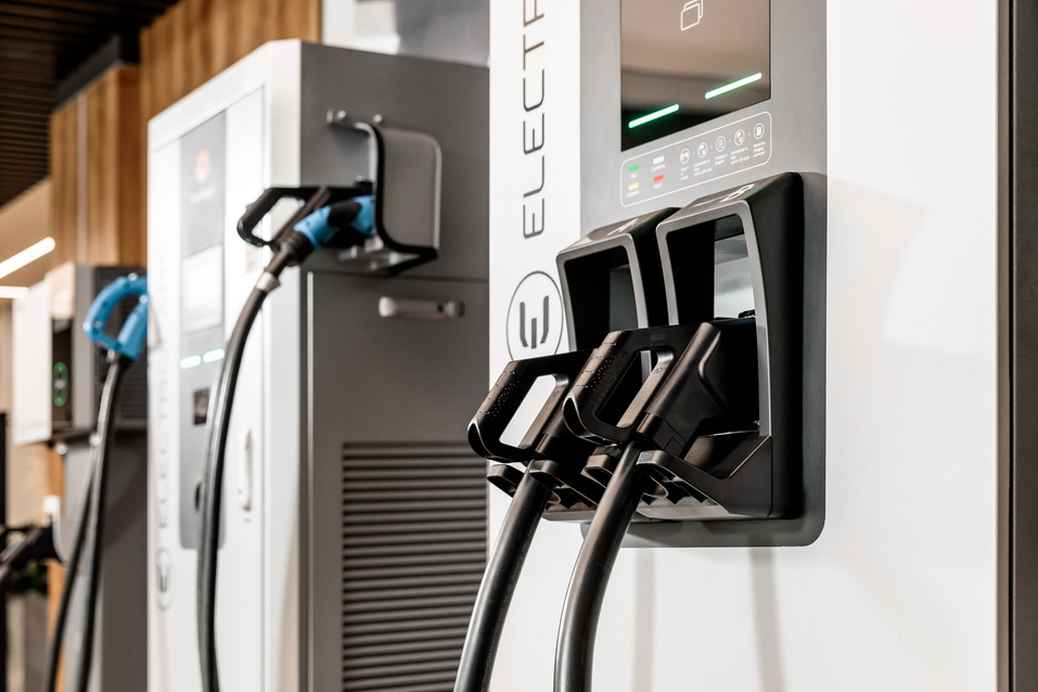 «Нужно больше зарядных станций, чтобы владельцы электромобилей не были заперты в городе»
6 «Нужно больше зарядных станций, чтобы владельцы электромобилей не были заперты в городе»
6