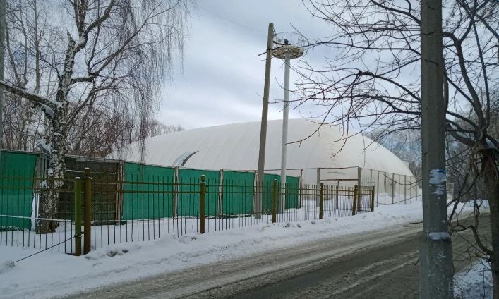 Челябинский завод продаёт теннисные корты и часть старинного дома 1 Челябинский завод продаёт теннисные корты и часть старинного дома 1