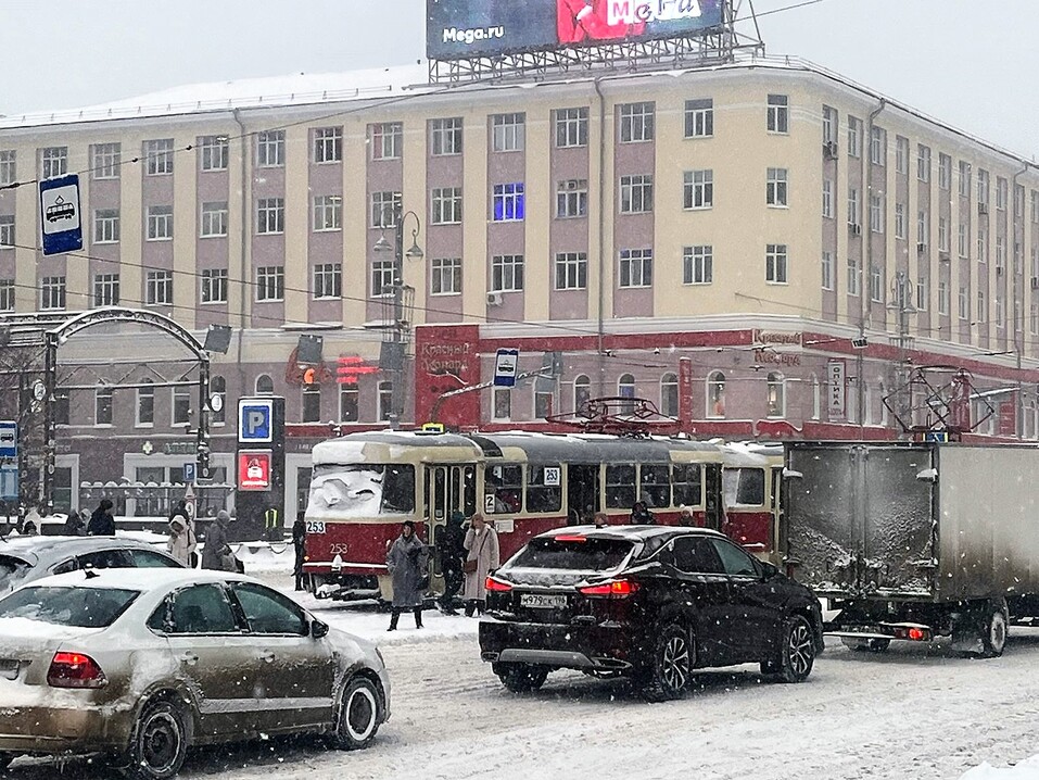 Трамваи в Екатеринбурге уже «горят на работе». Власти попросят у федерации деньги на новые 1 Трамваи в Екатеринбурге уже «горят на работе». Власти попросят у федерации деньги на новые 1