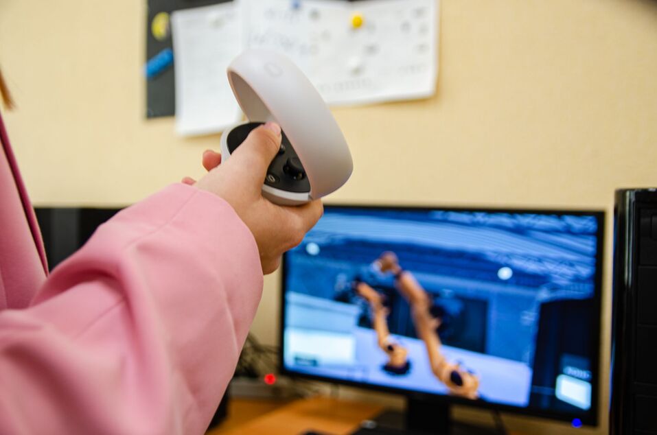 В Челябинске создали тренажёр для работы с промышленными роботами 1 В Челябинске создали тренажёр для работы с промышленными роботами 1