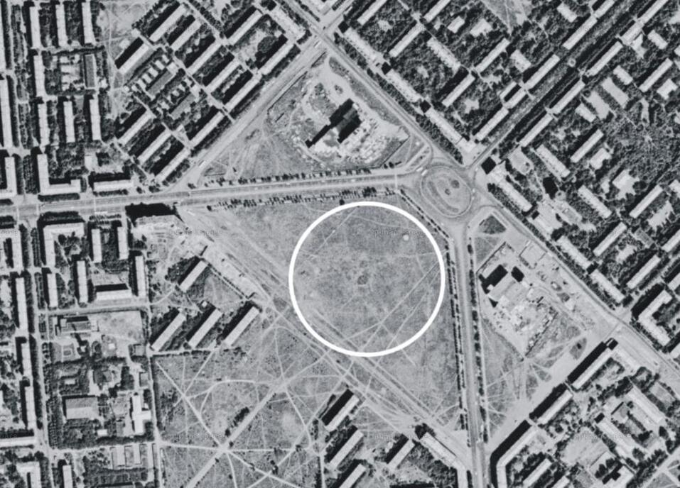 Корона Левобережья. Как пустырь на Маркса спас людей от голода, и чем знаменита Башня
7 Корона Левобережья. Как пустырь на Маркса спас людей от голода, и чем знаменита Башня
7