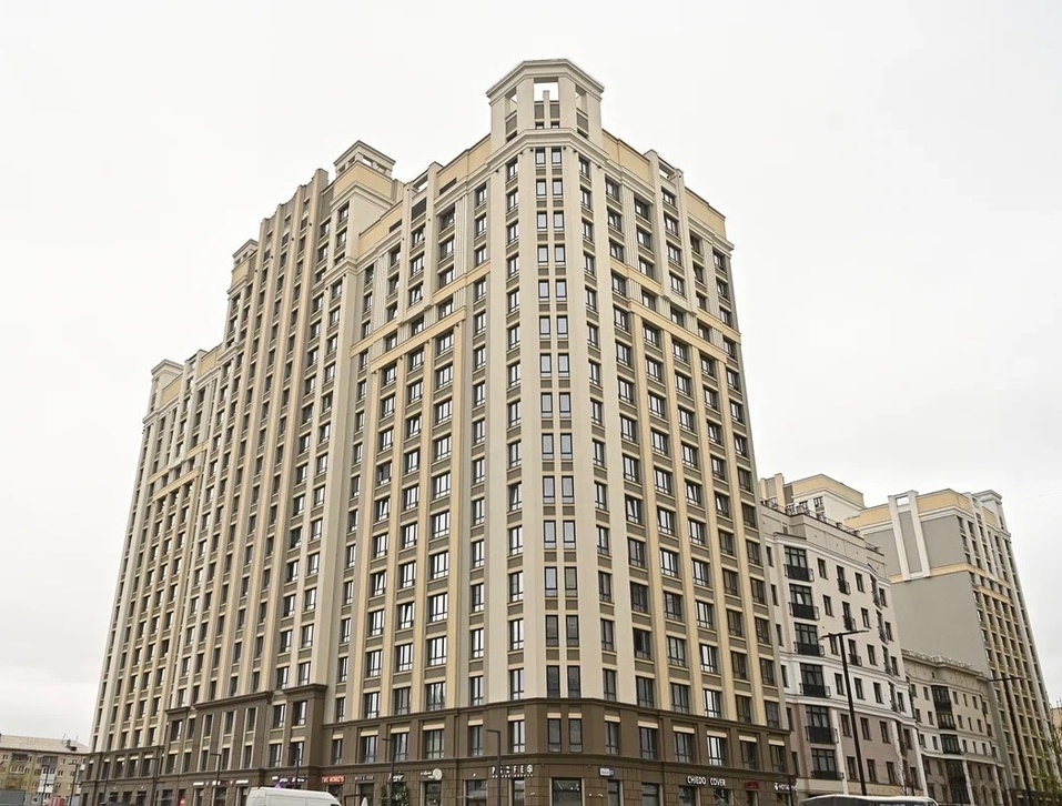 Юрий Моисеенко: «Груша на торте», или как новый дом становится символом новой страны
1 Юрий Моисеенко: «Груша на торте», или как новый дом становится символом новой страны
1