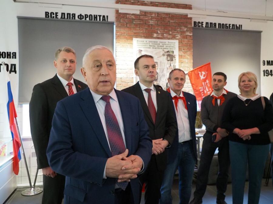 Екатеринбург посетили четыре кандидата в президенты РФ. Кто они и что здесь делали? 1 Екатеринбург посетили четыре кандидата в президенты РФ. Кто они и что здесь делали? 1