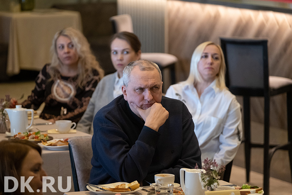 Экономим с ИИ, переходим на контракт, новое в брендинге. Главное с бизнес-завтрака ДК
5 Экономим с ИИ, переходим на контракт, новое в брендинге. Главное с бизнес-завтрака ДК
5