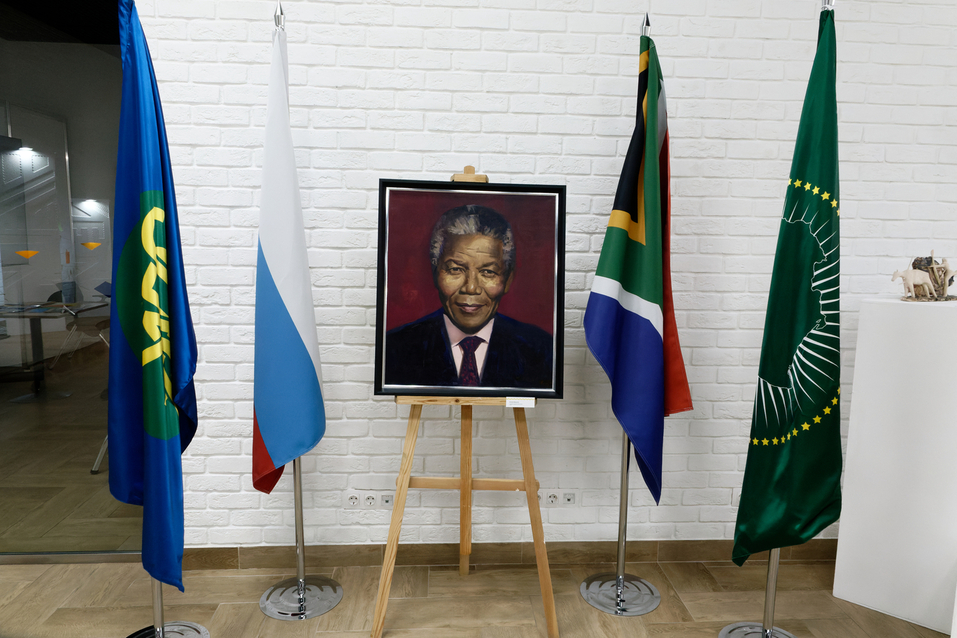 В Екатеринбурге открылась выставка «Окно в Африку»
2 В Екатеринбурге открылась выставка «Окно в Африку»
2