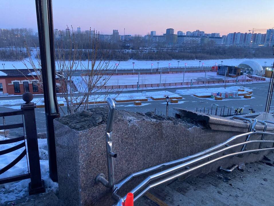 Житель Тюмени обнаружил на набережной Туры машину с погибшим водителем 1 Житель Тюмени обнаружил на набережной Туры машину с погибшим водителем 1