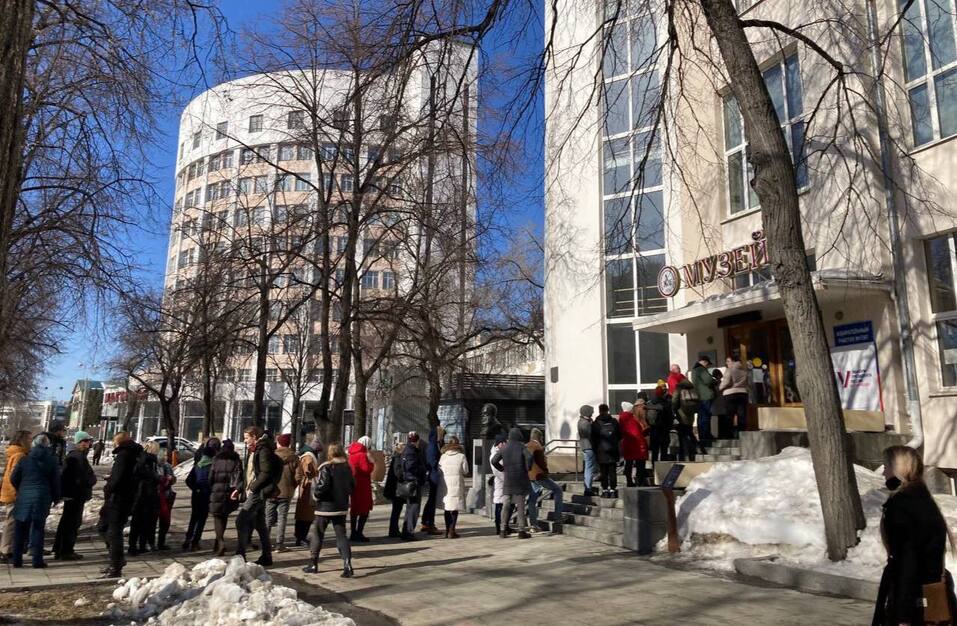 Явка — 50%+, зеленка и досмотры: как проходят выборы президента в Екатеринбурге? 3 Явка — 50%+, зеленка и досмотры: как проходят выборы президента в Екатеринбурге? 3