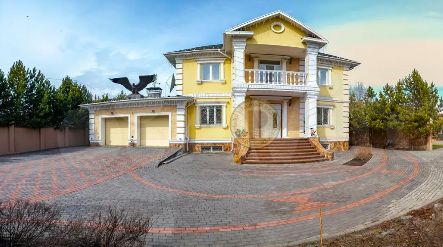 Дом из «Паразитов» и усадьба с прудом: топ элитной недвижимости Красноярска в марте`2024 1 Дом из «Паразитов» и усадьба с прудом: топ элитной недвижимости Красноярска в марте`2024 1