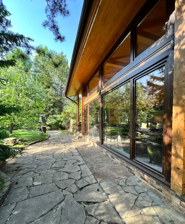 Дом из «Паразитов» и усадьба с прудом: топ элитной недвижимости Красноярска в марте`2024 9 Дом из «Паразитов» и усадьба с прудом: топ элитной недвижимости Красноярска в марте`2024 9