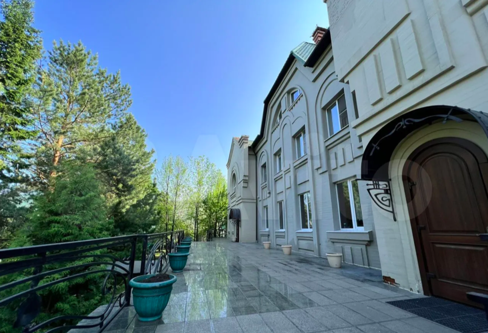 Дом из «Паразитов» и усадьба с прудом: топ элитной недвижимости Красноярска в марте`2024 7 Дом из «Паразитов» и усадьба с прудом: топ элитной недвижимости Красноярска в марте`2024 7