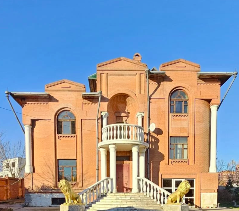 Дом из «Паразитов» и усадьба с прудом: топ элитной недвижимости Красноярска в марте`2024 10 Дом из «Паразитов» и усадьба с прудом: топ элитной недвижимости Красноярска в марте`2024 10