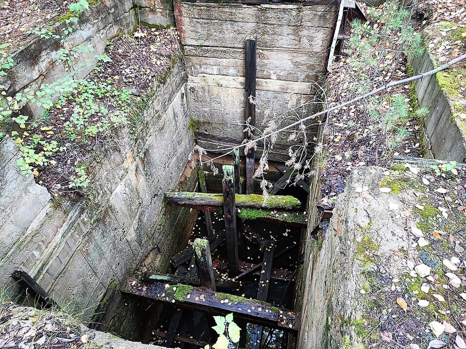 Затопленные шахты недалеко от пос. Нейво-Шайтанка Затопленные шахты недалеко от пос. Нейво-Шайтанка