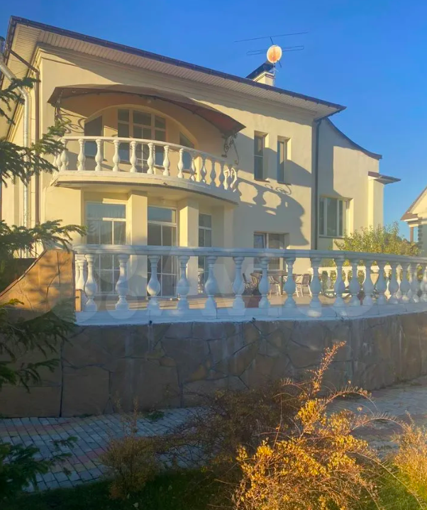 Коттедж у «Гремячей гривы», вид на Енисей и винный погреб: какие дома продают в марте`2024 1 Коттедж у «Гремячей гривы», вид на Енисей и винный погреб: какие дома продают в марте`2024 1