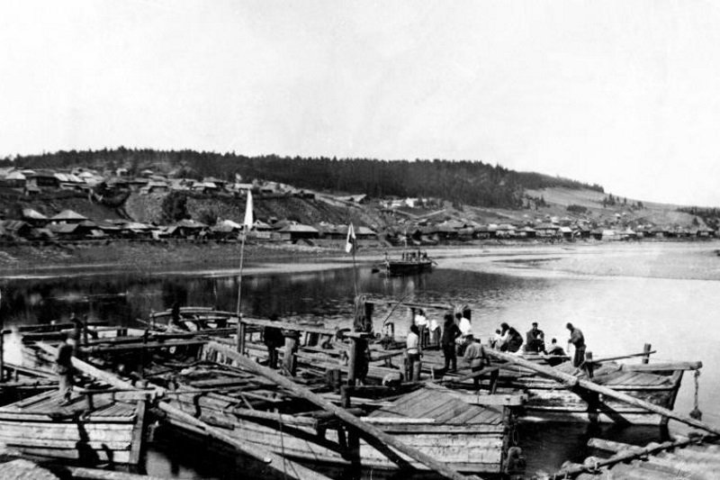 Пристань на р. Усть-Утка, фото конца XIX в. Пристань на р. Усть-Утка, фото конца XIX в.