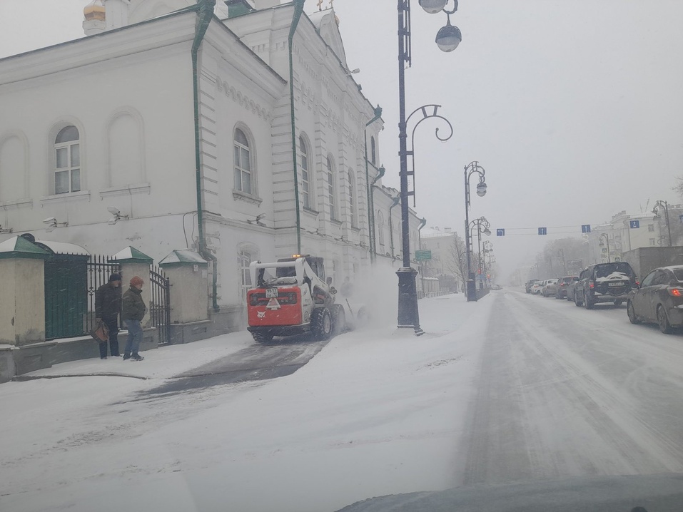 Толщина сугробов в Тюмени после снегопада достигла 25 сантиметров 3 Толщина сугробов в Тюмени после снегопада достигла 25 сантиметров 3