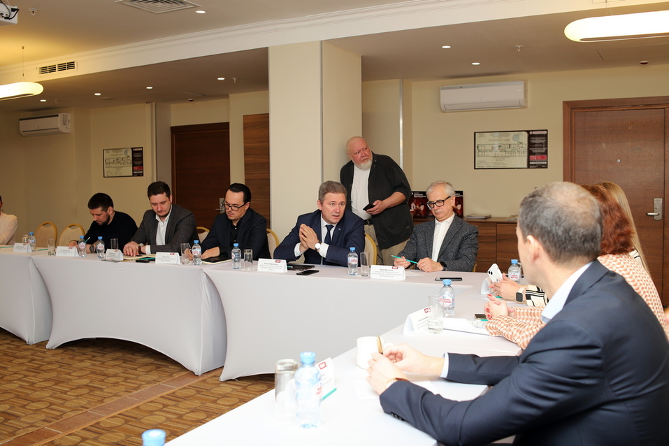 Местное торможение: в Красноярске обсудили нехватку проминфраструктуры в городе и крае
2 Местное торможение: в Красноярске обсудили нехватку проминфраструктуры в городе и крае
2