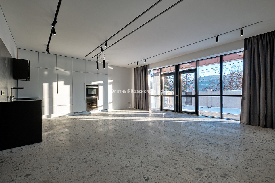 Виллу на берегу Енисея с парковкой для яхты выставили на продажу за 70 млн 1 Виллу на берегу Енисея с парковкой для яхты выставили на продажу за 70 млн 1