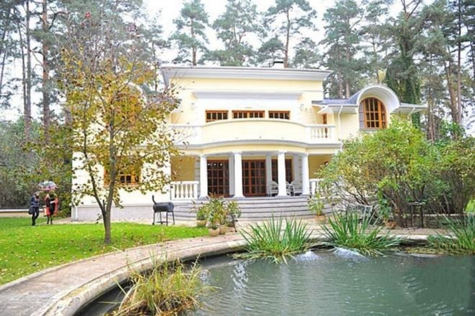 Никита Михалков посетил родовое гнездо в Красноярске
2 Никита Михалков посетил родовое гнездо в Красноярске
2