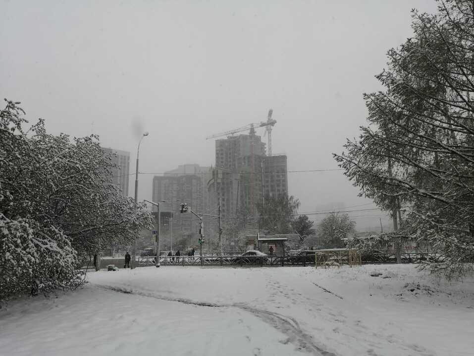 Снежный апокалипсис накрыл Средний Урал: трассы перекрыли, города остались без света 2 Снежный апокалипсис накрыл Средний Урал: трассы перекрыли, города остались без света 2