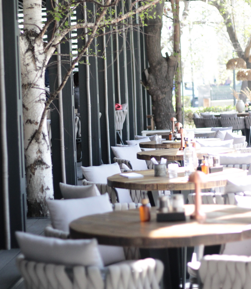 Романсы, петроглифы и карточки с предсказаниями: ждем, когда откроются летние веранды 1 Романсы, петроглифы и карточки с предсказаниями: ждем, когда откроются летние веранды 1