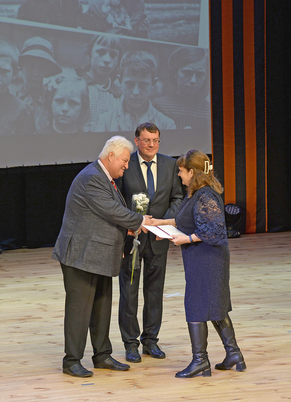 АПЗ занесен на городскую доску почета предприятий Арзамаса 1 АПЗ занесен на городскую доску почета предприятий Арзамаса 1