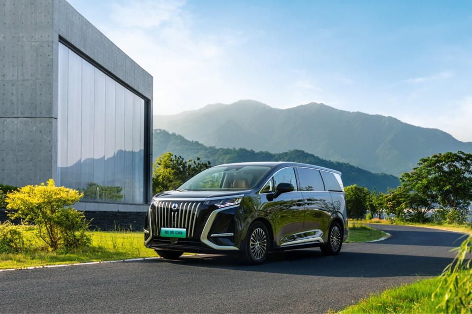 Ездят ли в Китае на популярных в России премиальных электромобилях и гибридах? Топ-5 12 Ездят ли в Китае на популярных в России премиальных электромобилях и гибридах? Топ-5 12