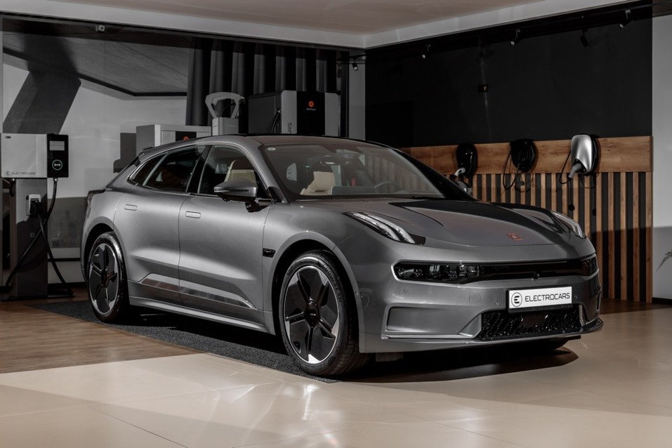 Ездят ли в Китае на популярных в России премиальных электромобилях и гибридах? Топ-5 19 Ездят ли в Китае на популярных в России премиальных электромобилях и гибридах? Топ-5 19