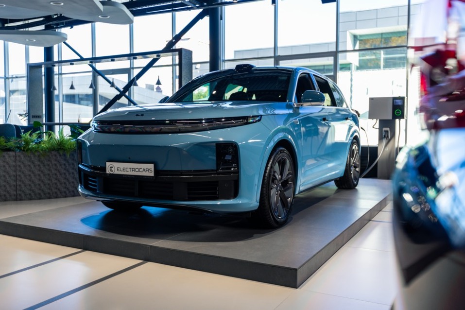 Ездят ли в Китае на популярных в России премиальных электромобилях и гибридах? Топ-5 8 Ездят ли в Китае на популярных в России премиальных электромобилях и гибридах? Топ-5 8