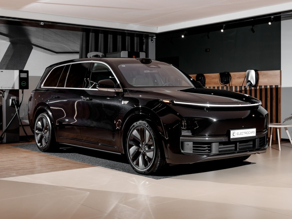 Ездят ли в Китае на популярных в России премиальных электромобилях и гибридах? Топ-5 11 Ездят ли в Китае на популярных в России премиальных электромобилях и гибридах? Топ-5 11