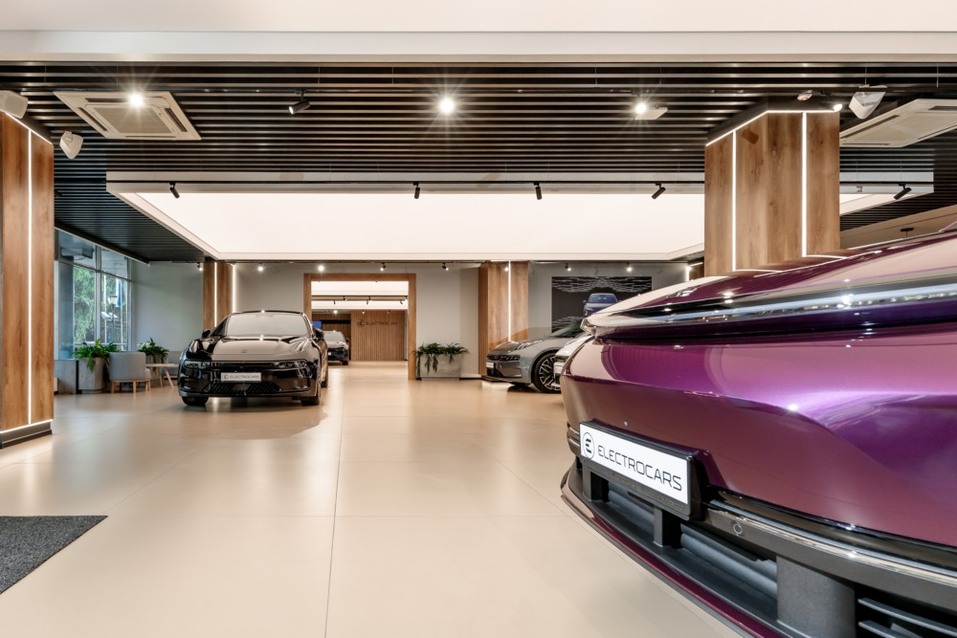 Ездят ли в Китае на популярных в России премиальных электромобилях и гибридах? Топ-5 2 Ездят ли в Китае на популярных в России премиальных электромобилях и гибридах? Топ-5 2