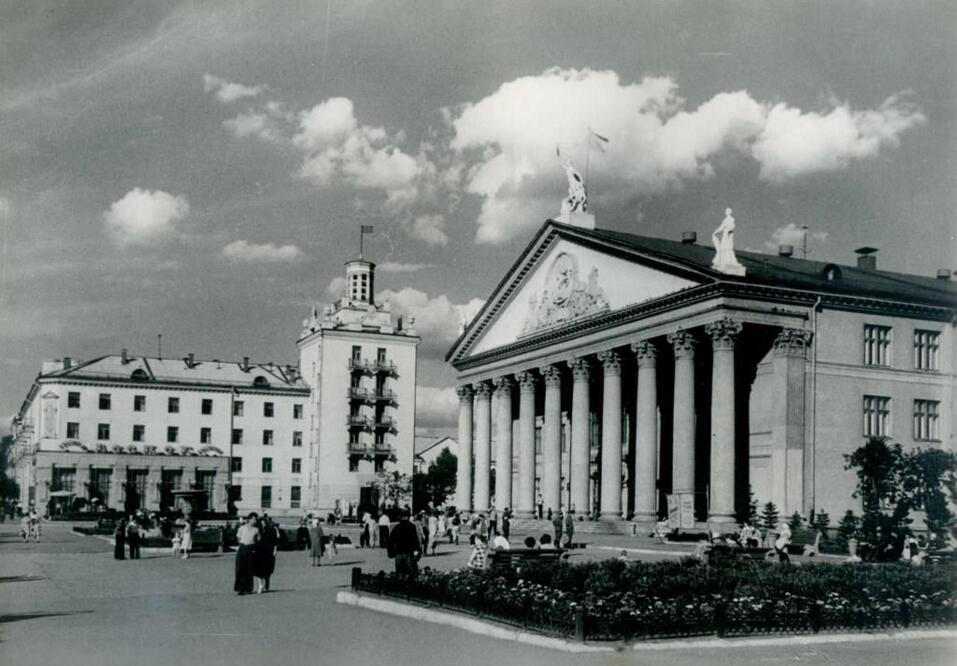 Островок сталинского классицизма. Самой красивой улице Новосибирска — 70 лет 9 Островок сталинского классицизма. Самой красивой улице Новосибирска — 70 лет 9