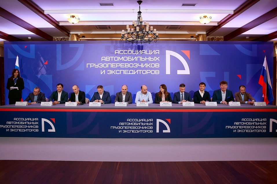 Владимир Толкачев: «Мы предлагаем не просто перевозку груза, а комплекс услуг» 4 Владимир Толкачев: «Мы предлагаем не просто перевозку груза, а комплекс услуг» 4